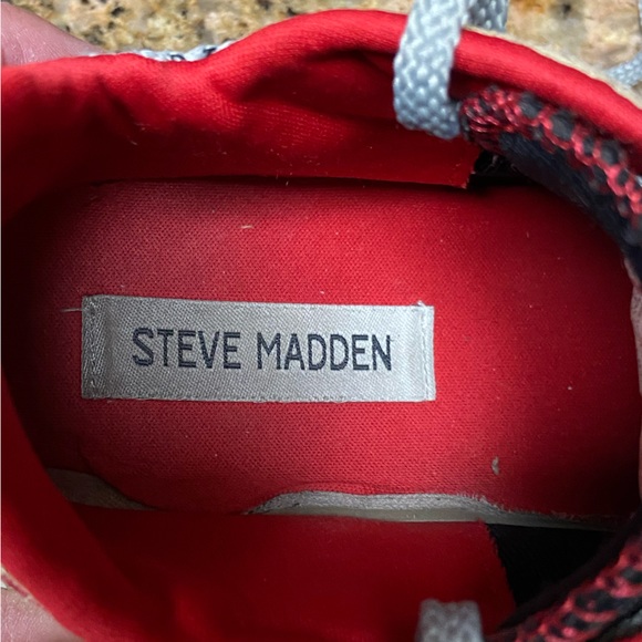 Retro Steve Madden Women’s 6.5 High End Running Shoes Red & White - Picture 7 of 8